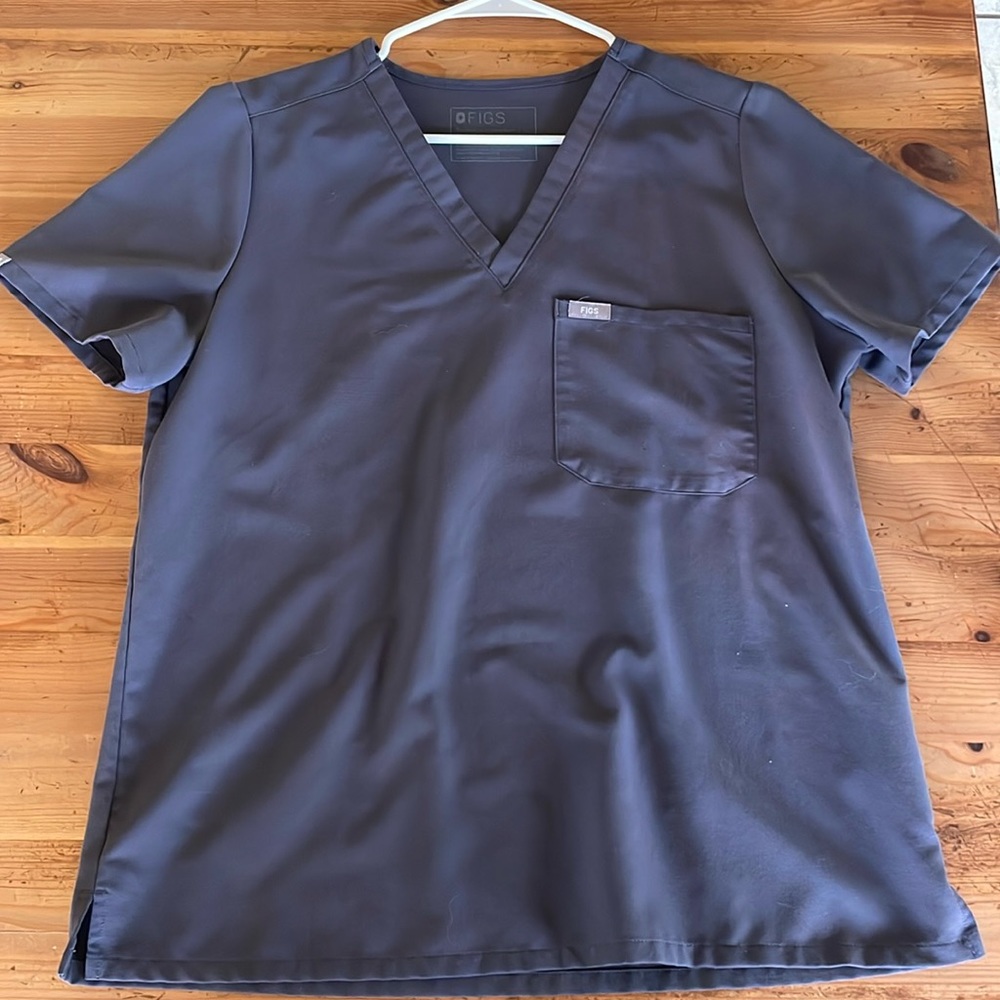 Figs Catarina one pocket scrub top in Charcoal